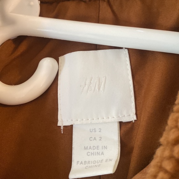 H&M Fuzzy Teddy Bear Coat. Size 2 - Picture 4 of 4